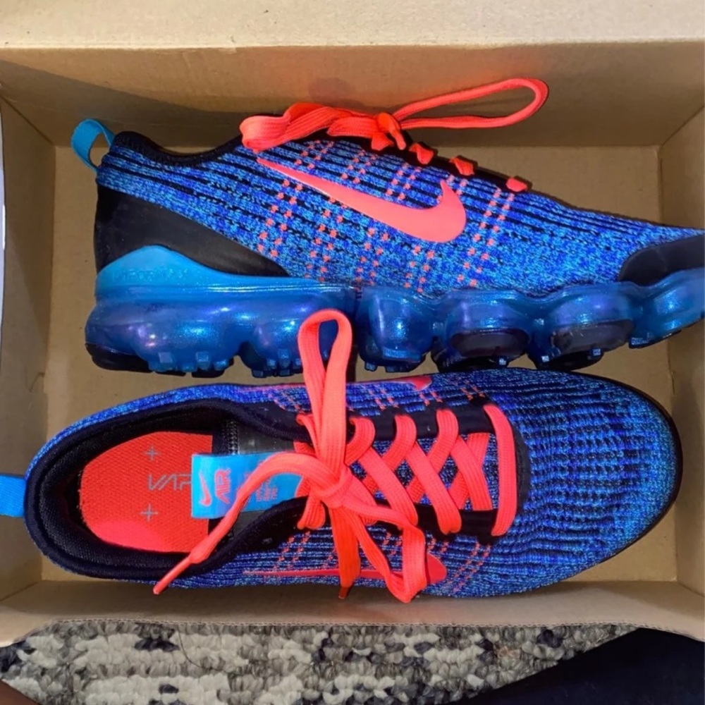 Womens Nike blue and pink vapor max